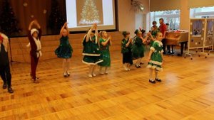 Кружева из инея на твоих иголочках, самая красивая будет наша ёлочка!