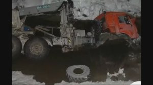 Суровые водители на зимниках Крайнего Севера, Русские грузовики на бездорожье.
