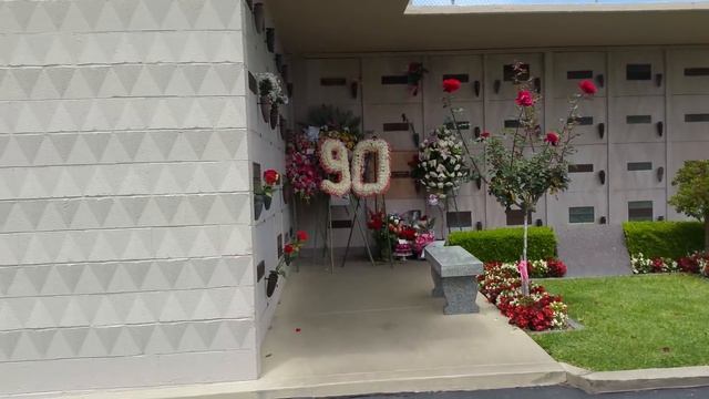 Место захоронения Мерлин Монро.Увидеть МэрилинКладбище Монро смотреть онлайн