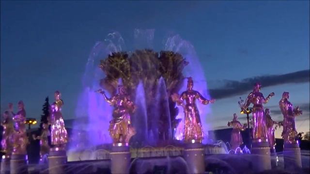 Фонтан "Дружбы народов" запустили на ВДНХ в Москве смотреть онлайн