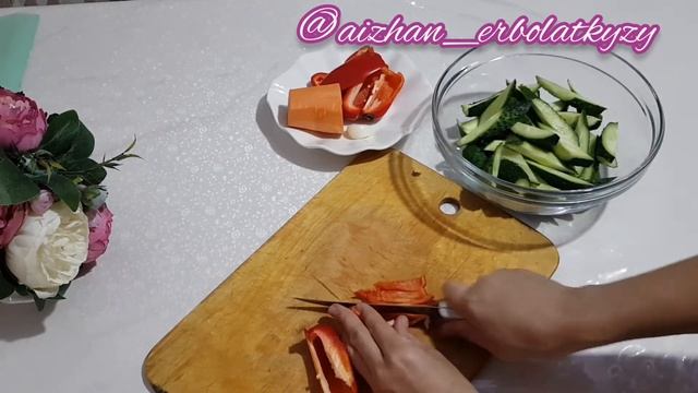 Салат из огурцов. Вече салат. Острый салат. Салат из огурцов с мясом. Простой салат за 15 мин.