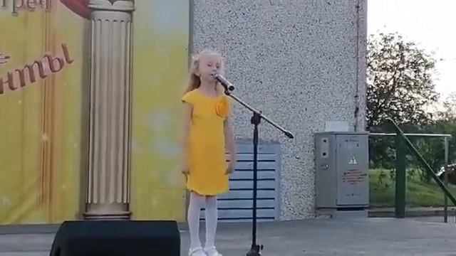 песня "Солнышко", исполняет Ксения Ломоносова