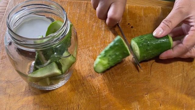 ЗАЛИВАЮ ОГУРЦЫ СОУСОМ И ПОЛУЧАЮ ЗАКУСКУ ОТ КОТОРОЙ ВСЕ БЕЗ УМА