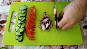 Куриная шаурма (шаверма) на тарелка
