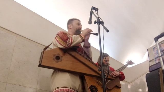 06.12.22г.Москва.Гусли, большая балалайка, свирель и жалейка, покоряют сердца!?#музыкавметро