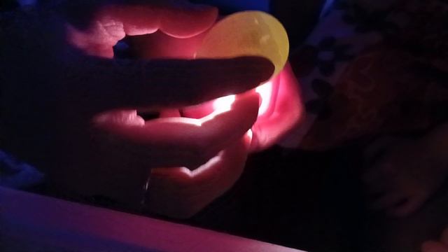 проверяем яйца кур несушек овоскопом на оплодотворенность на 11 день инкубации