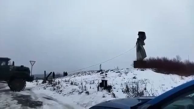 На трассе Львов - Ивано-Франковск возле был снесен памятник воинам-освободителям украины от фашистов смотреть онлайн