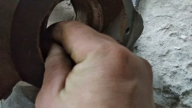 Востонавливаю станочные тиски, точу винт, делаю заднюю крышку.