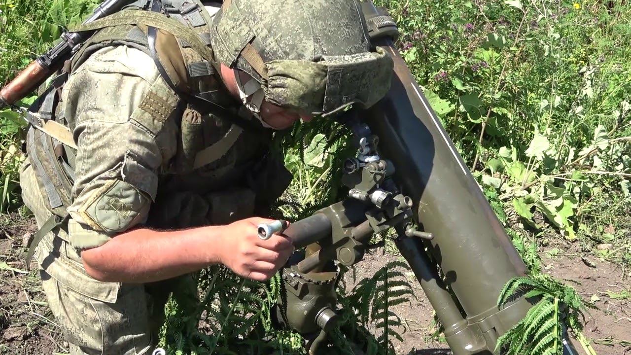 Двустороннее тактическое учение с боевой стрельбой на полигоне Гвардейский