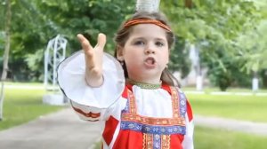 Славянская Девочка Читает Стихотворение о Богах