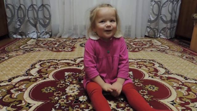 хорошо поет песню про Катюшу))))) смотреть онлайн