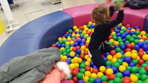 Шоппинг . Выбираем зимнюю одежду .