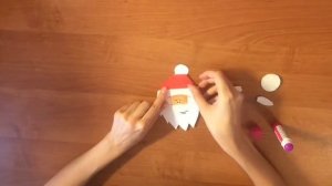 Cotton Pads & Paper Christmas crafts. Easy cotton wool diy for kids. Santa Christmas Card