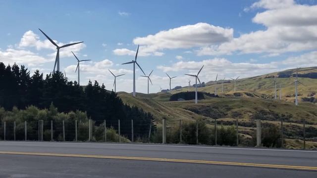 Wind farm near Wellington, New Zealand. Ветряная ферма под Веллингтоном, Новая Зеландия