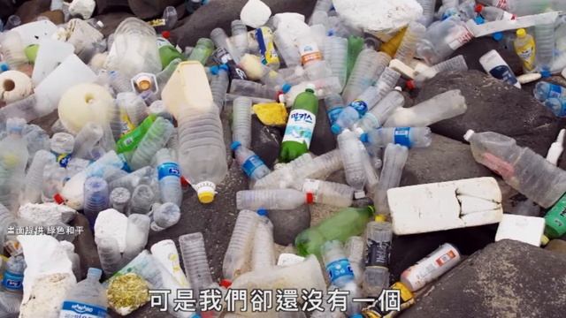 Каждый из нас съедает по 50 гранул пластика в год! смотреть онлайн