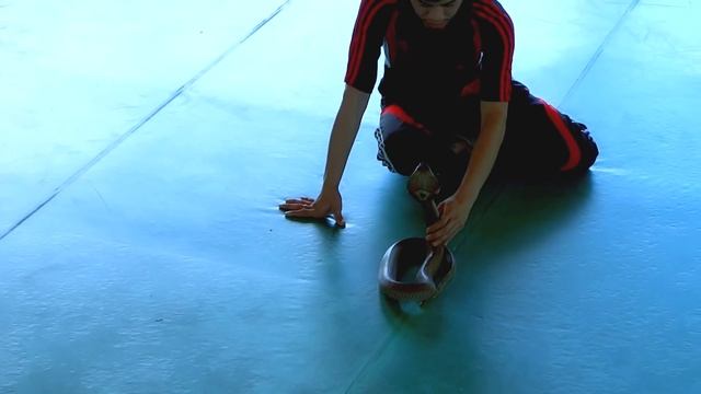 Шоу змей вТайланде. Поцелуй змеи. Укус змеи смотреть онлайн