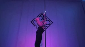 Pole exotic Kris Brodetskaya