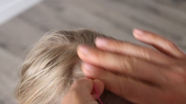 КАК ОБЕРНУТЬ КОСИЧКУ НИТЬЮ | Яркая прическа для детей смотреть онлайн