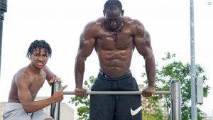 Когда качки пробуют воркаут. Это надо видеть