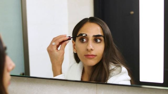 This is how you apply Xbrow Eyebrow Serum смотреть онлайн