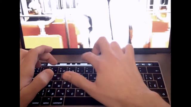 MacBook Pro Touch Bar Piano смотреть онлайн