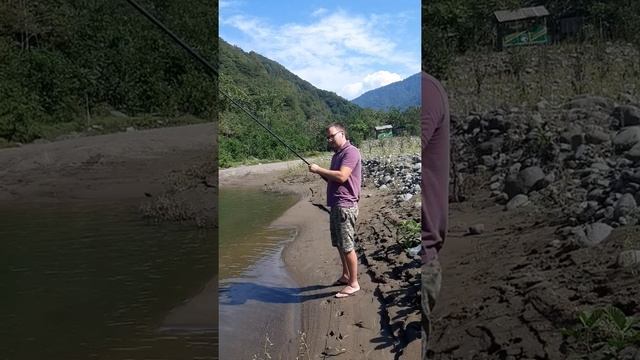 Грузия. Батуми. Горная Аджария. Рыбалка на удочку в горной реке.