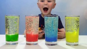 Детские опыты цветной фонтан.Child experiences colored fountain.