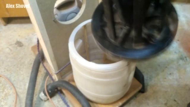 Циклон своими руками из дорожнего конуса.. Недостатки. Для тех кто хочет сам сделать. смотреть онлайн