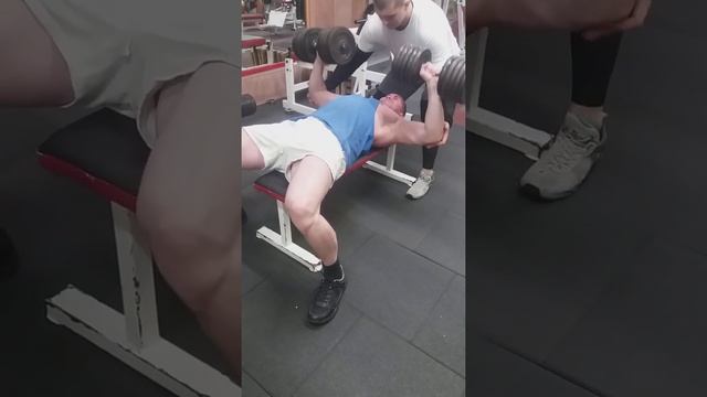 Жим гантелей по 50 кг на 9 раз лежа/ dumbbell bench press 110 lbs * 9