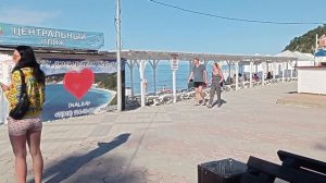 Бухта Инал. Центральный пляж. Навесы