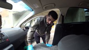 Очищаем салон от грязи. Как самостоятельно сделать химчистку салона