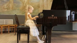 Бердюгина Ксения, 7 лет, Москва, Мама