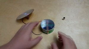 КАК СДЕЛАТЬ КОЛОНКУ ИЗ CD И БАНКИ ЧИПСОВ PRINGLES | How to make CD Speaker