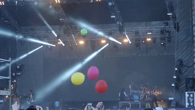 Максидром 2013 (Maxidrom 2013) - Джаред Лето расх***ивает шарик)