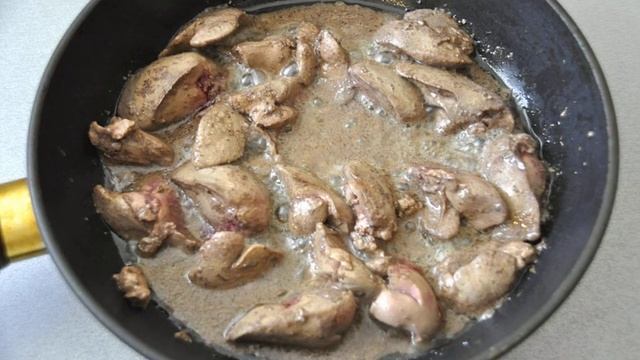 Зеленый салат с печенью