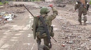 В Мариуполе российские военные разминируют территорию, прилегающую к комбинату "Азовсталь"