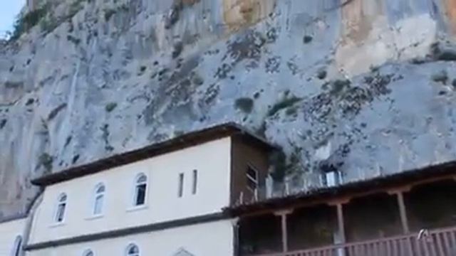 Manastir Ostrog ( JUTARNJE BOGOSLUŽENJE) Sv. Vasilije Ostroški смотреть онлайн