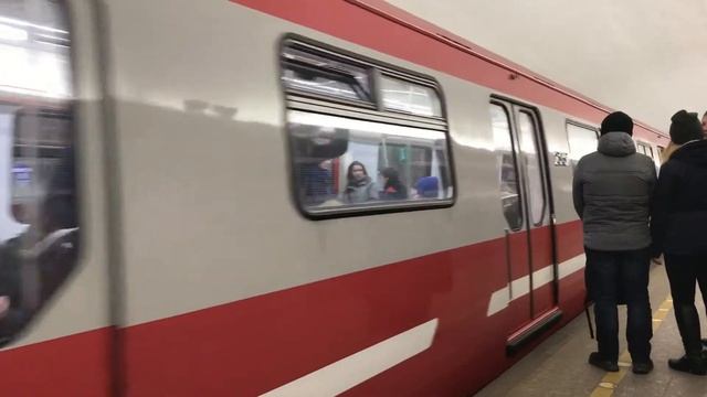 ЮБИЛЕЙНЫЙ НА СТАНЦИИ МЕТРО ЧЕРНЫШЕВСКАЯ (3). смотреть онлайн