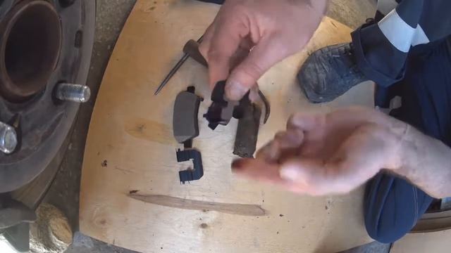 Замена задних тормозных колодок Huyndai Solaris смотреть онлайн