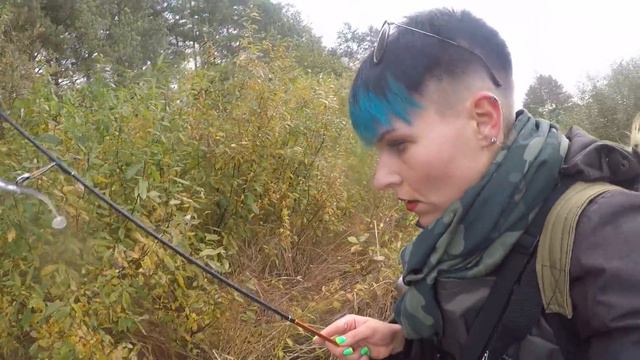 ЩУКА НА СПИННИНГ. Рыбалка на реке ОСЕНЬЮ #69 смотреть онлайн