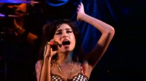 Amy Winehouse - Back To Black Live in concert in her best performance. R.I.P.