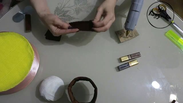 Что подарить на пасху? ? Пасхальная композиция из гофрированной бумаги и конфет. DIY.