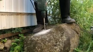 Сверление отверстий в камне под камнекольные клинья