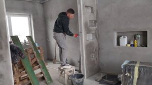 Шпаклёвка стен в доме, видео для новычков. Часть 1.Как  установить уголок.