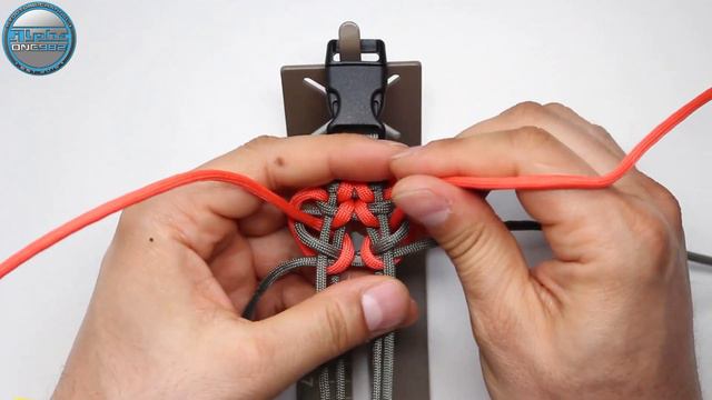 How to Make a Paracord Bracelet Double Spine Knot Tutorial DIY World of Paracord смотреть онлайн