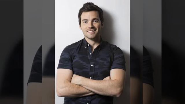 Ian Harding / Ezra Fitz