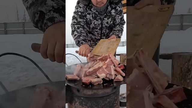 Garlic shoots with meat? / Чесночные побеги с мясом?