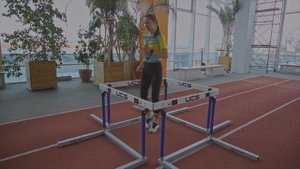 Прокачиваем координацию / Упражнения с барьерами в квадрате