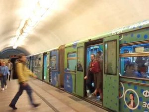 Состав типа 81-740.1 Русич "Финансовая грамотность" на станции Университет (26.04.2023)