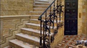 Интерьер с лестницей в частном доме